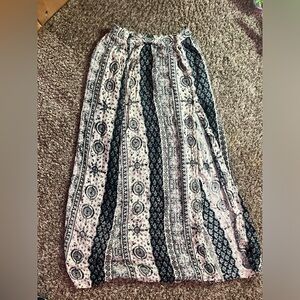 Boho cream and black maxi skirt with leg slit🕌